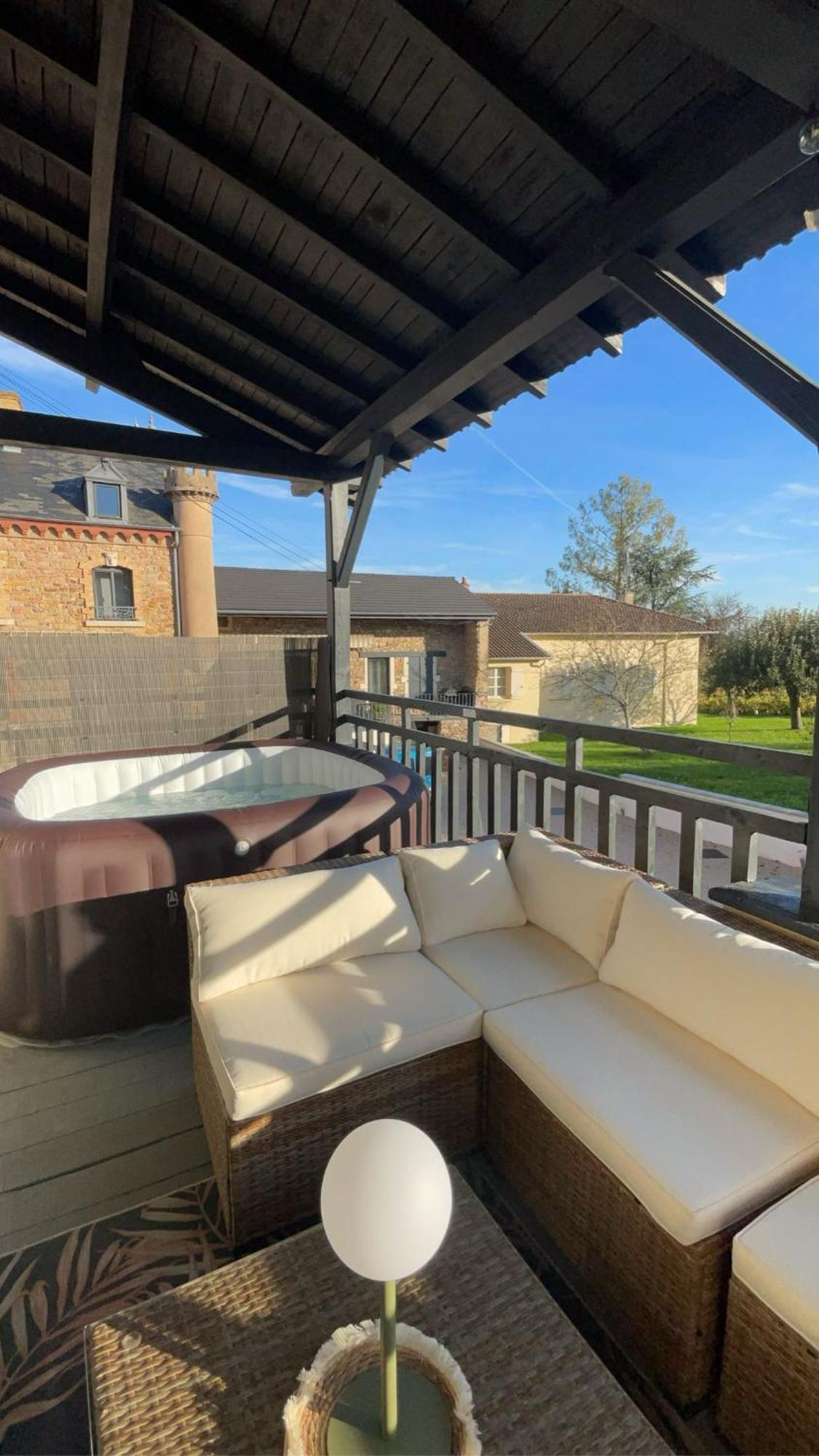 Le Petit Chateau De Sathonat - Horizon Paradis Saint-Amour-Bellevue Exterior foto